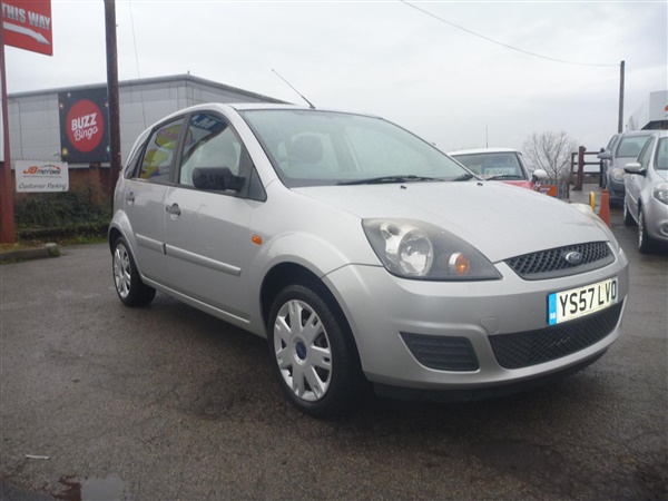 Ford Fiesta 1.4 Style 5dr silver low miles