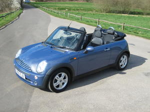 MINI COOPER CONVERTIBLE  ONLY  MILES in Midhurst