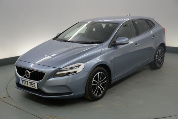 Volvo V40 T] Momentum 5dr - DAB/CD/USB - HALF LEATHER