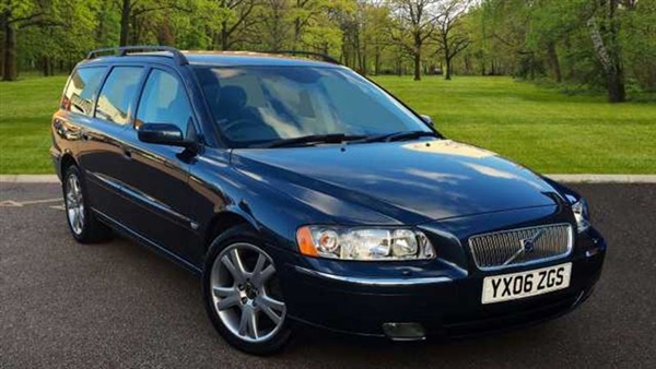 Volvo V70 D5 E4 SE Manual (Headlamp Cleaning System, Roof