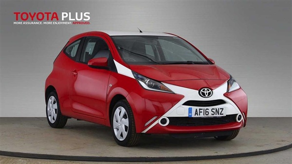 Toyota Aygo 1.0 VVT-i x-play 3-Dr [Roof Decals+Outstand