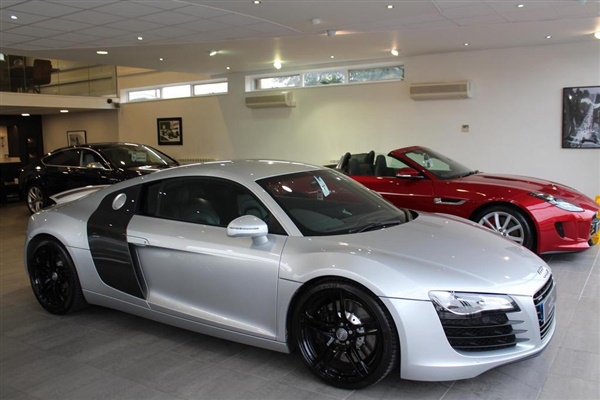 Audi R8 4.2 FSI V8 quattro 2dr