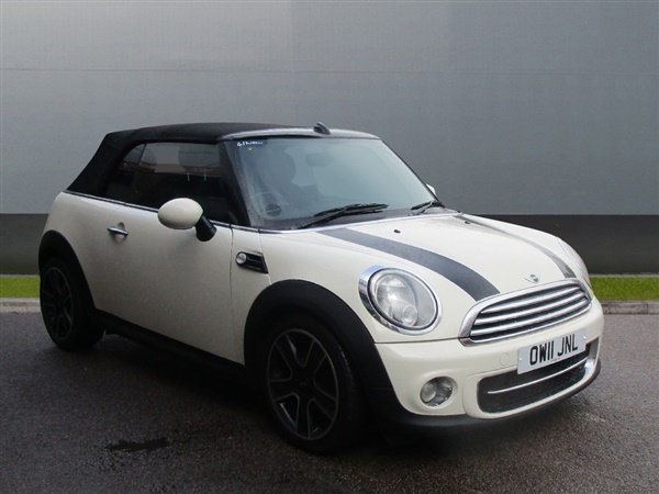 Mini Convertible 1.6 Cooper D 2dr [Chili Pack]