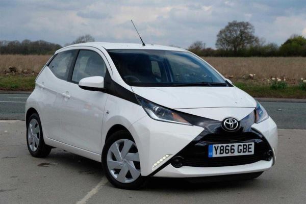 Toyota AYGO 1.0 VVT-i x-play 5dr