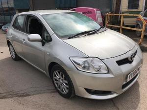Toyota Auris  in Cleckheaton | Friday-Ad