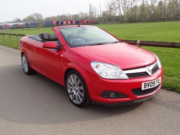 Vauxhall Astra 1.8 i Exclusiv Black Twin Top 2dr Convertible