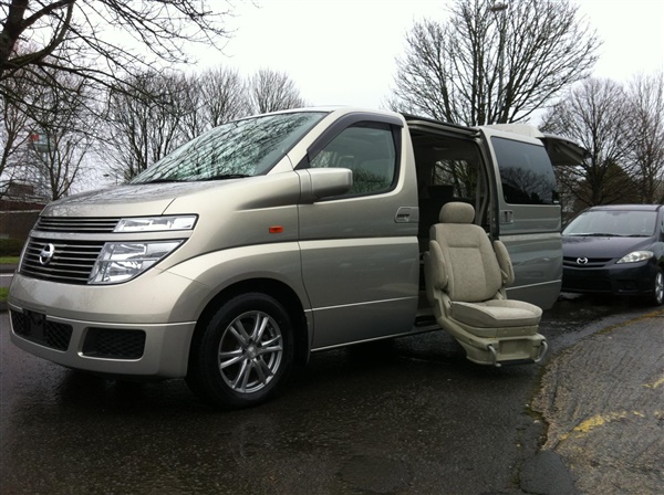 Nissan Elgrand WELLCAB - DISABLED ELECTRIC SEAT - DOUBLE