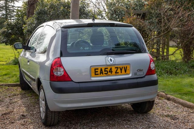 Renault Clio Extreme Petrol Manual in Silver  miles