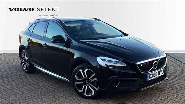 Volvo V40 D3 2.0 Cross Country Pro Manual (Panoramic