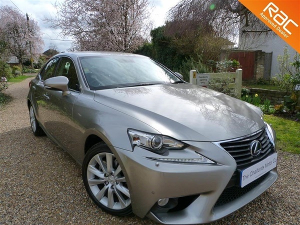 Lexus IS 2.5 Luxury E-CVT 4dr Auto