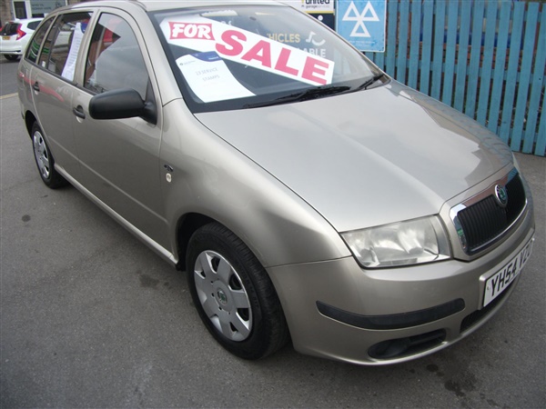 Skoda Fabia 1.2 ESTATE PETROL MANUAL 13 SERVICE STAMPS MOT