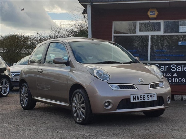 Nissan Micra v Active Luxury 3dr