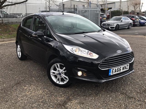 Ford Fiesta 1.0 Ecoboost Zetec Navigation 5Dr