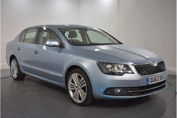 Skoda Superb Superb Elegance Tdi Cr Dsg Hatchback 2.0 Semi