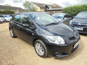 Toyota Auris  in Bedford | Friday-Ad