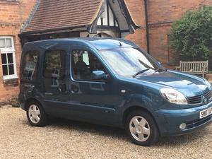 Renault Kangoo Expression Autograph mpv with wheelchair