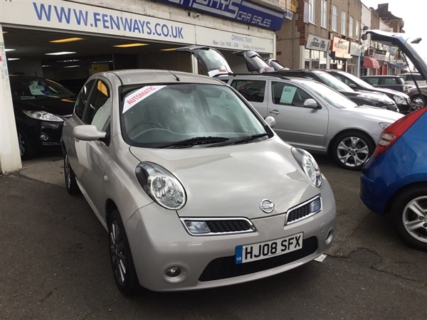 Nissan Micra v Active Luxury 3dr Auto