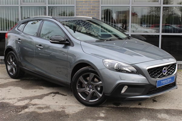 Volvo V40 D2 2.0 Cross Country Lux 5dr Geartronic, BT MEDIA,