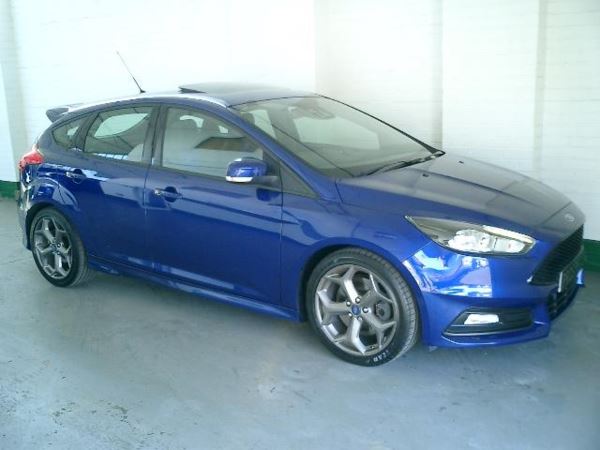 Ford Focus 2.0T EcoBoost ST-2 5dr HIGH SPECIFICATION