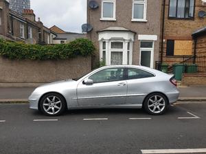 Mercedes C-class  c200 coupe in London | Friday-Ad