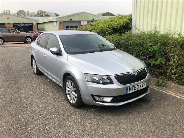 Skoda Octavia 1.6 ELEGANCE TDI CR DSG 5d AUTO 104 BHP