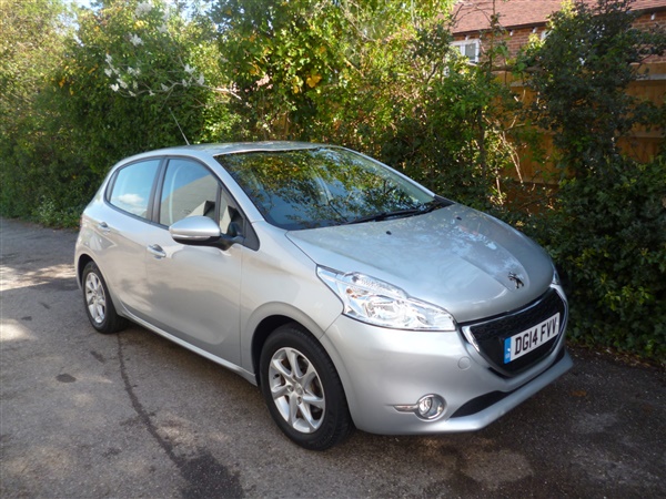 Peugeot 208 E-HDI ACTIVE ONLY  MILES FROM NEW Auto