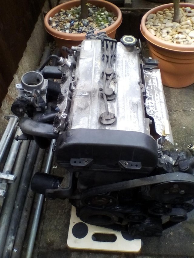 Ford 1.6 Zetec silver top engine