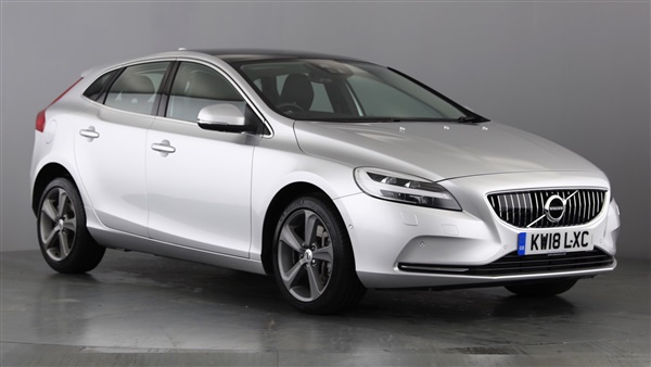 Volvo V40 (Park Assist Pilot, Heated Front Seats, Sunroof)