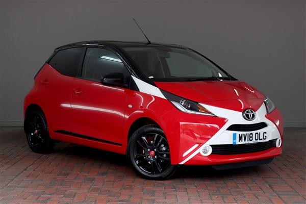 Toyota Aygo 1.0 VVT-i X-Cite 4 [OUTstand Pack, Reverse