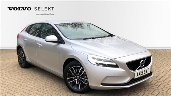 Volvo V40 T] Momentum Nav Plus 5Dr