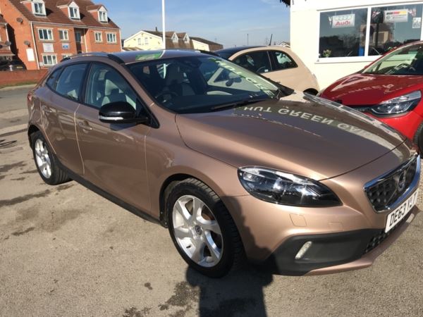 Volvo V40 Cross Country 1.6 D2 Lux Hatchback 5dr Diesel