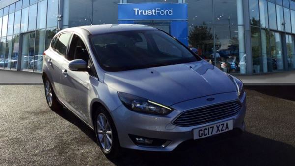 Ford Focus 1.0 EcoBoost Titanium 5dr with auto lights and