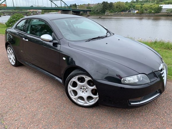 Alfa Romeo GT 2.0 JTS BLACKLINE 3d 165 BHP