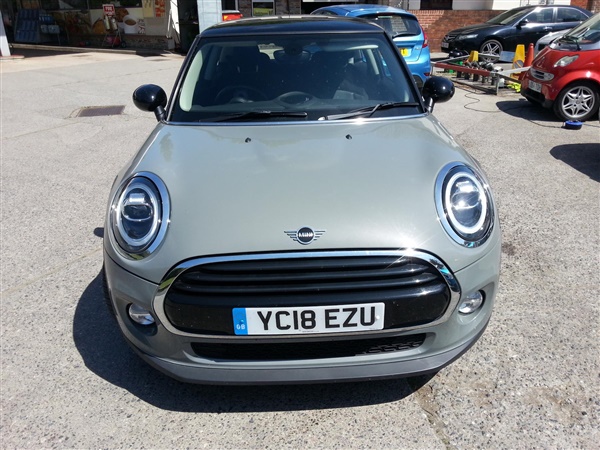 Mini Hatch 1.6 COOPER WITH CHILLI PACK