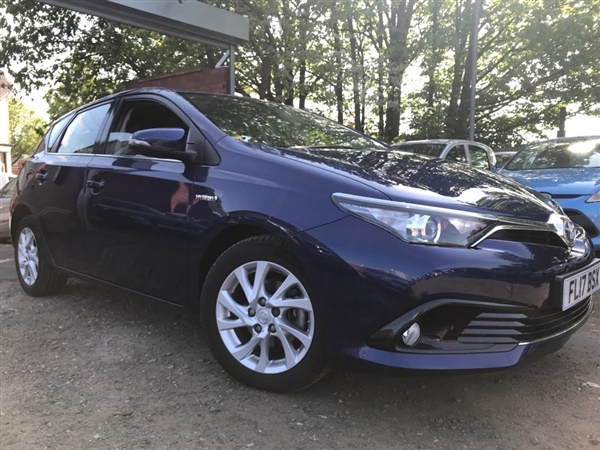 Toyota Auris 1.8 VVT-i HSD Business Edition CVT 5dr Auto