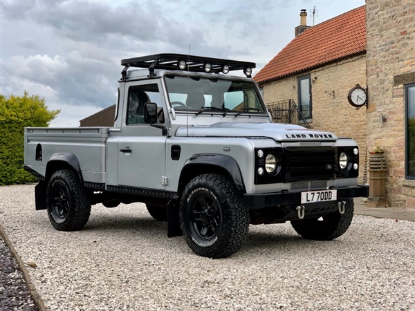 Land Rover Defender 110 Hi Capacity PickUp facelift with