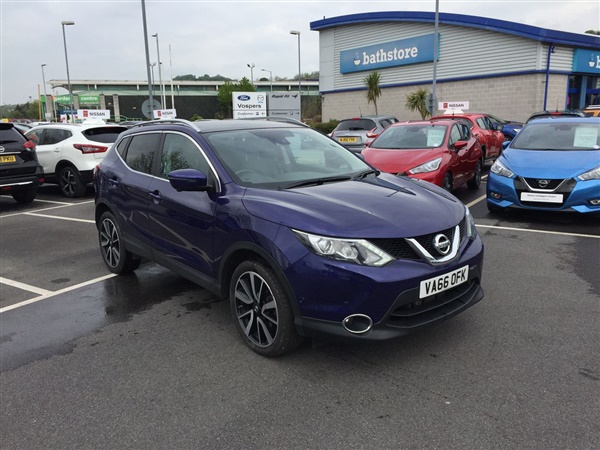 Nissan Qashqai 1.6 dCi Tekna [Glass Roof Pack] 5dr Auto