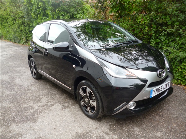 Toyota Aygo VVT-I X-CLUSIV X-SHIFT ONLY  MILES FROM NEW