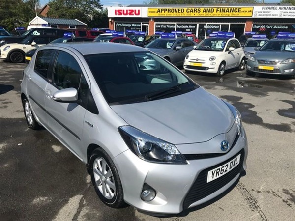 Toyota Yaris 1.5 T4 HYBRID 5d AUTO 75 BHP IN SILVER WITH SAT