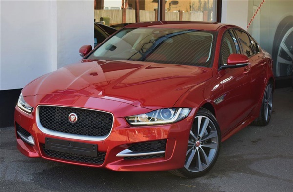 Jaguar XE 2.0 T 240R Sport