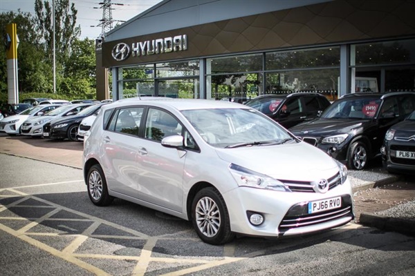 Toyota Verso 1.6 D-4D Icon TSS Nav/Leather 5dr