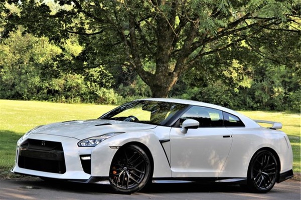 Nissan GT-R 3.8 PURE 2d AUTO 562 BHP-SAT