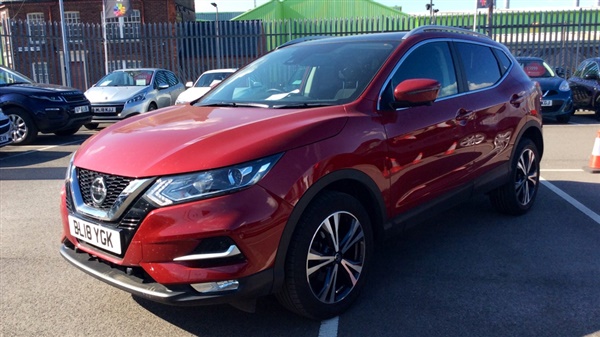 Nissan Qashqai 1.5 dCi N-Connecta [Glass Roof Pack]