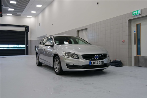 Volvo V60 D) Business Edition Lux 5dr