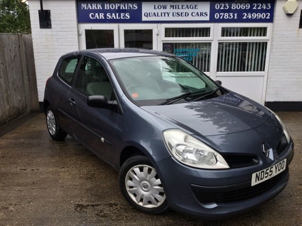 Renault Clio 1.4 EXPRESSION 16V 3d 98 BHP