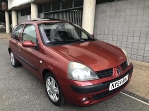 () Renault Clio 1.2 Dynamique - Perfect 1st Car in Leeds