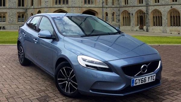Volvo V40 T2 Momentum Manual, Front and Rear Park Assist,