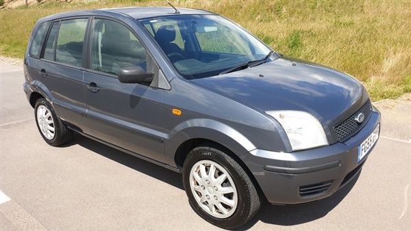 Ford Fusion 2 - FULL MOT - ONE OWNER FROM NEW -  MILES