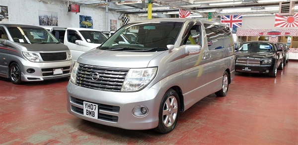 Nissan Elgrand ++UK sat nav camera fitted. Curtains++ Auto