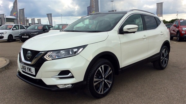 Nissan Qashqai 1.5 dCi N-Connecta [Glass Roof Pack]